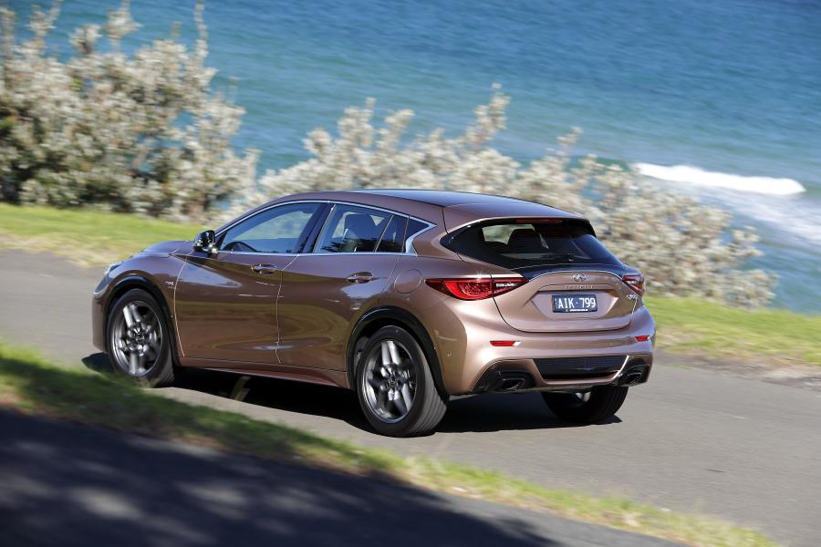  Infiniti Q30S 2.0t AWD 2016 года  (AU) (фото 7 из 26)